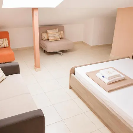 Dionysos Polichrono Hotel 3*