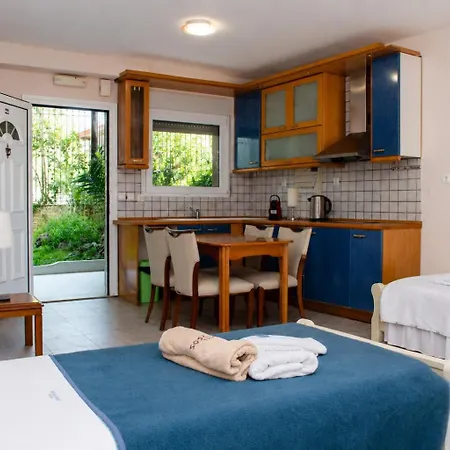 Dionysos Polichrono Hotel 3*